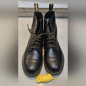 Dr. Martens 1460 smooth leather boot
